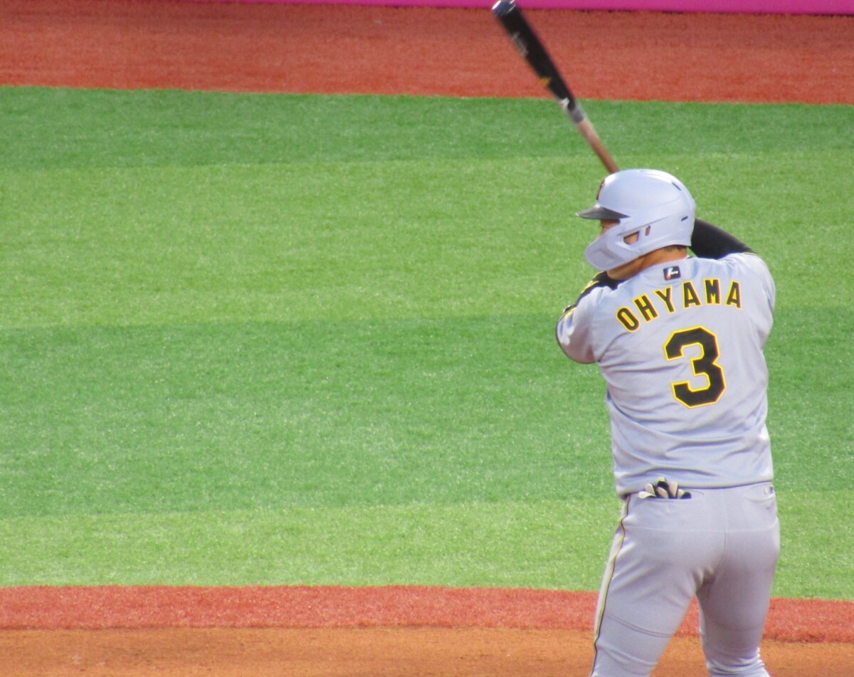 阪神は打率0割の大山悠輔を使い続けるべきか(資料写真)