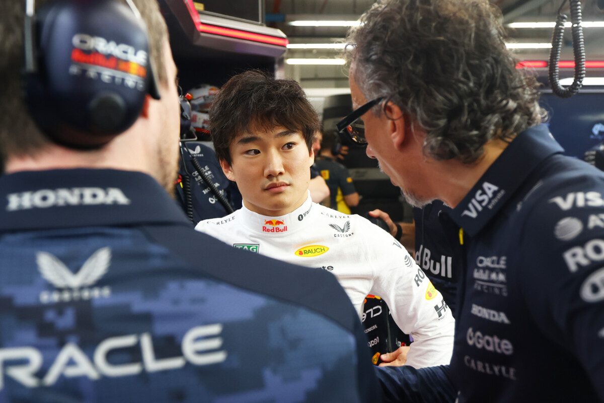 レース後に角田裕毅はメキース代表と話し合っていた（写真・Getty Images / Red Bull Content Pool)
