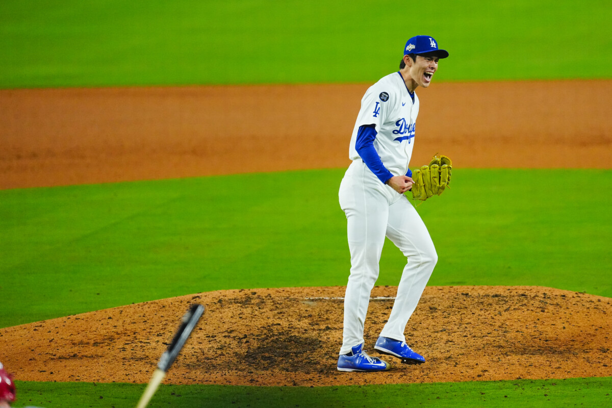 勝てばＷＣＳ突破のレッズ戦の9回を任された佐々木朗希が3人で締め吠える（写真：Creative 2/アフロ）