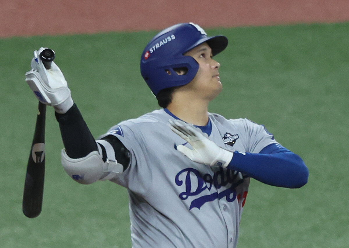 大谷翔平が9点を追う7回に意地の2ランを放つ。自身のWシリーズ初アーチだ(写真:UPI/アフロ)