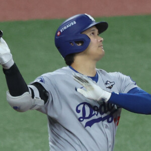 大谷翔平が9点を追う7回に意地の2ランを放つ。自身のWシリーズ初アーチだ(写真:UPI/アフロ)