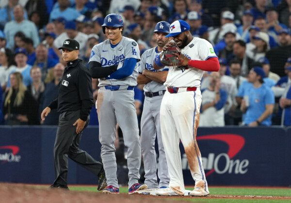 仲良さそうに笑い合う大谷とゲレーロJr.の会話の中身が判明（写真：Imagn/ロイター/アフロ）
