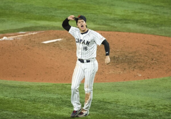 2年前のWBC決勝の再現のような大谷のリリーフ起用の可能性をロバーツ監督は否定しなかった（写真：USA TODAY Sports/ロイター/アフロ）