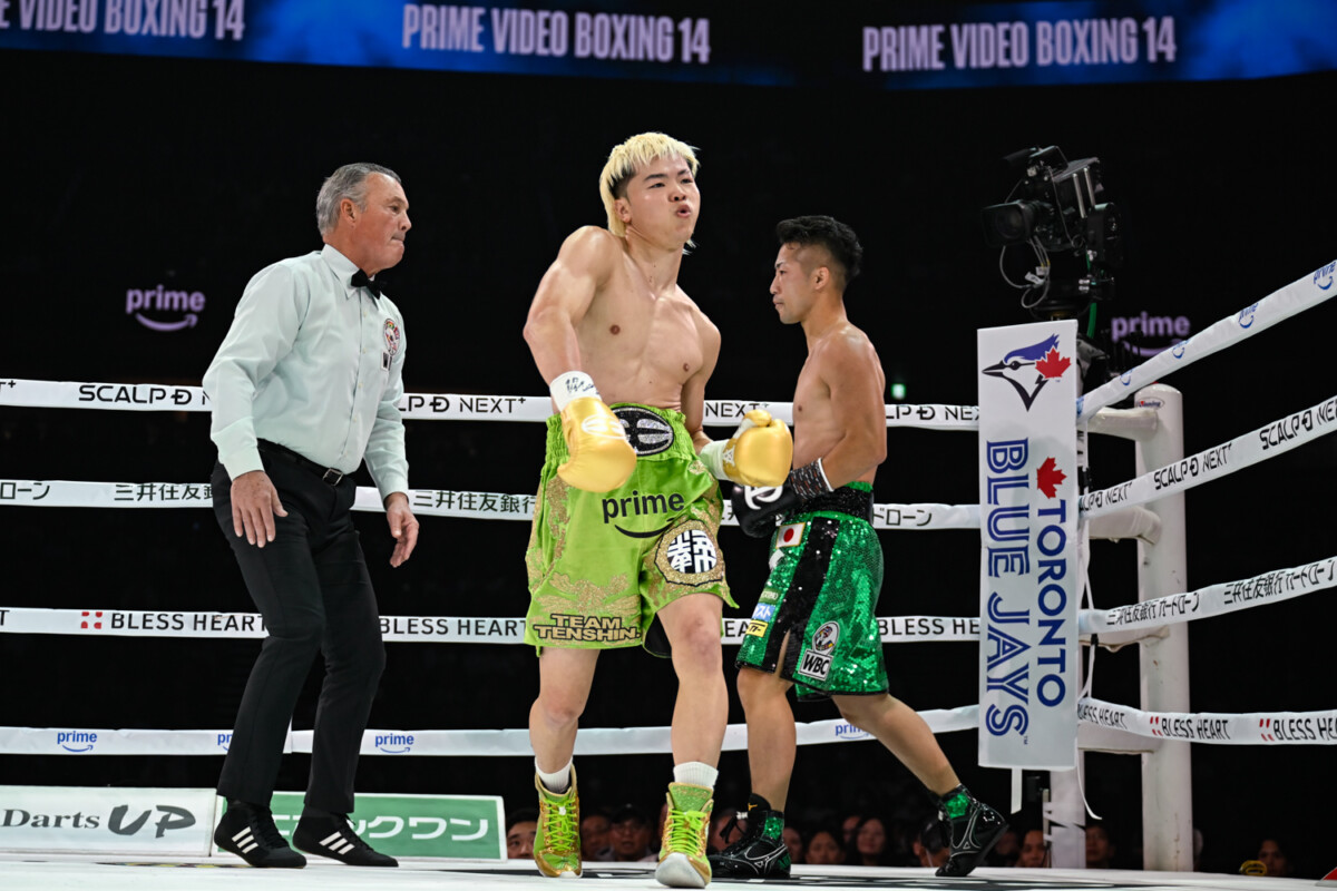 コーナーポストに掲載されたブルージェイズのロゴ。実はメジャーリーグ機構の許可を取っていない違反行為だった（写真・山口裕朗）