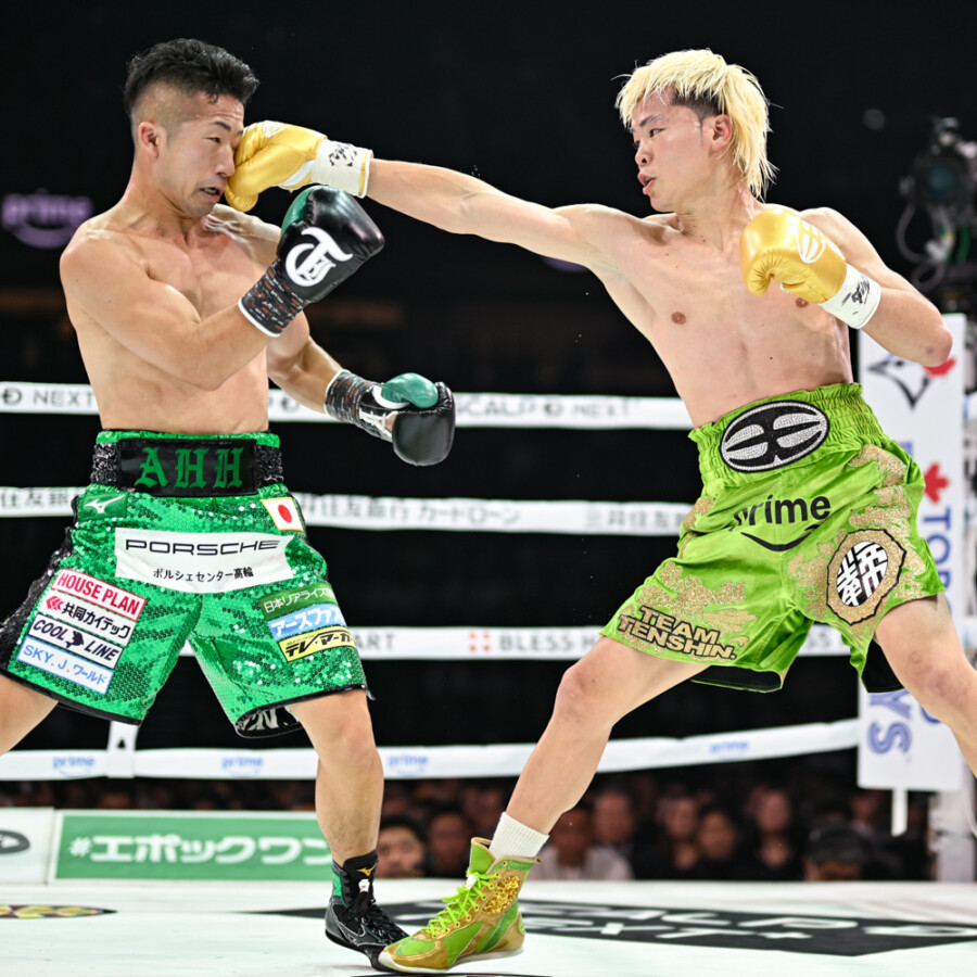 那須川天心の右が井上拓真の顔面を捉えるも踏み込みが浅い（写真・山口裕朗）