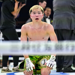 天心はファンに土下座して敗戦を謝罪した（写真・山口裕朗）