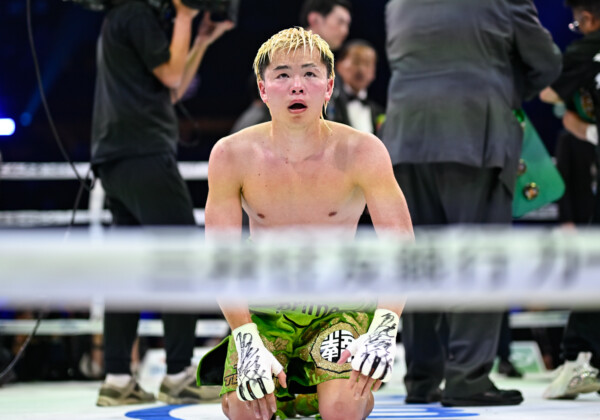 天心はファンに土下座して敗戦を謝罪した（写真・山口裕朗）