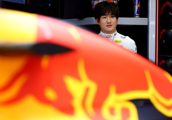 フェルスタッペンの公式予選16番手の出遅れは角田裕毅が原因だった？！（写真・Getty Images / Red Bull Content Pool)