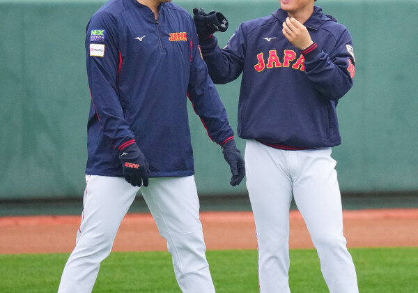 侍ジャパンのチームメイトとして交流のある山本由伸が村上宗隆と旧交を温める食事会をしただけなのだが…ファンが過剰反応（写真・日刊スポーツ/アフロ）