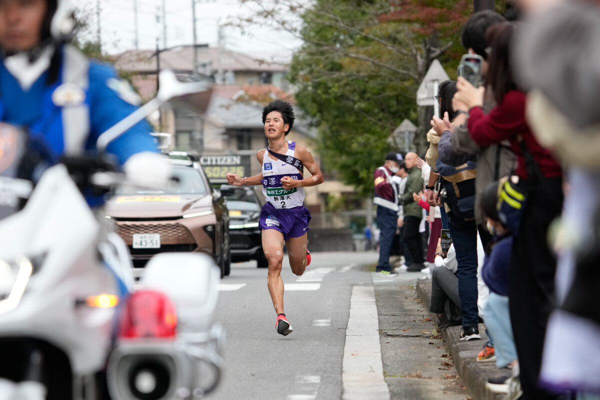 駒沢大のアンカーの山川拓馬が17度目の優勝へのゴールへ突っ走った（写真：SportsPressJP/アフロ）