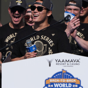 WシリーズMVPの山本由伸がVセレモニーで3か国語でスピーチした（写真・AP/アフロ）