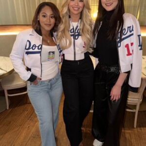 ワールドシリーズ第7戦に駆けつけた右から大谷の妻・真美子さん、フリーマンの妻チェルシーさん、ベッツの妻ブリアナさん（チェルシー・フリーマンさんのインスタより）