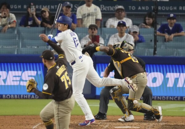 大谷翔平がパドレスベンチへ挨拶をしなくなった発端となった元阪神のスアレスから受けた"報復死球"の場面（写真・AP/アフロ）