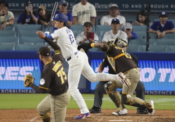 パドレスのスアレス（左）は今季大谷翔平への報復死球でドジャースと因縁を作った（写真／AP/アフロ）