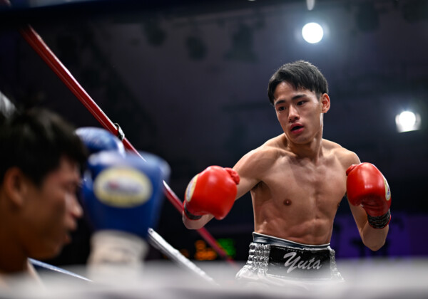 モンスター二世の坂井優太が衝撃の130秒TKO勝利（写真・山口裕朗）