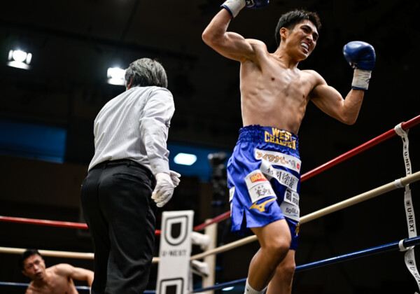 全日本新人王のスーパーバンタム級を市原涼が2回TKO勝利で制した。これが8戦8勝8KOだ（写真・山口裕朗）