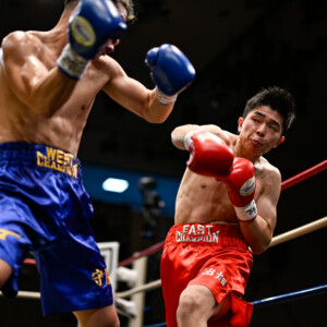 逆転TKOでライト級の新人王となった出畑力太郎がMVP（写真・山口裕朗）