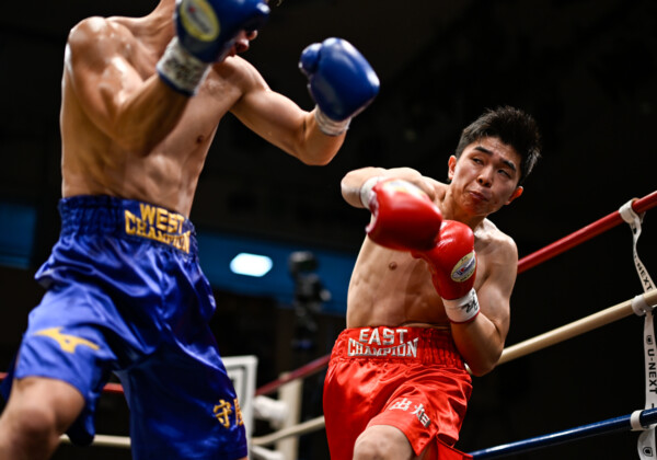 逆転TKOでライト級の新人王となった出畑力太郎がMVP（写真・山口裕朗）