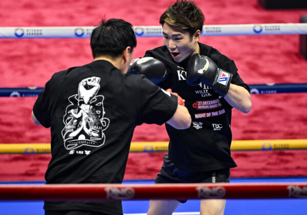 寺地拳四朗が日本からの出場5選手で一人だけミット打ちを披露した（写真・山口裕朗）