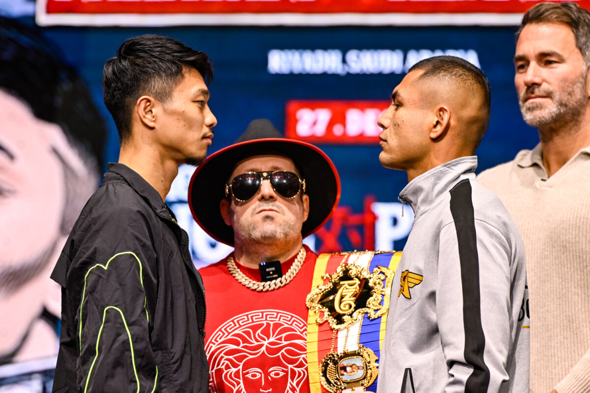 中谷潤人がヘルナンデスとフェイスオフ（写真・山口裕朗）