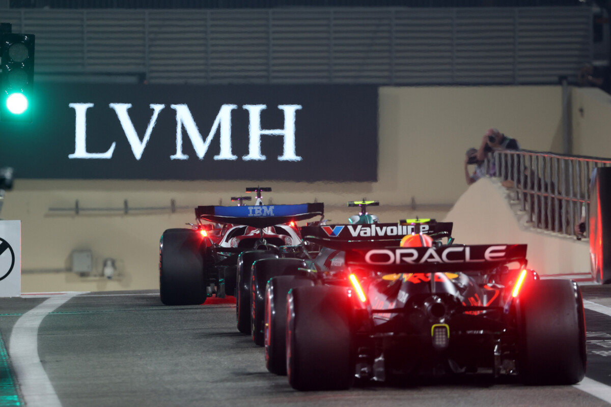 角田裕毅が公式予選でフェルスタッペンをアシストする走りを見せた（写真・Getty Images / Red Bull Content Pool)