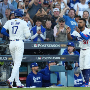 来年はテオスカーが大谷に「ひまわりの種シャワー」を浴びせる恒例儀式が見られなくなる？！（写真：Imagn/ロイター/アフロ）