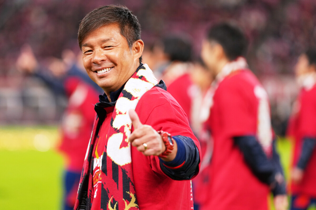就任1年目の鬼木監督が鹿島アントラーズを復活Vに導いた（写真・アフロスポーツ）
