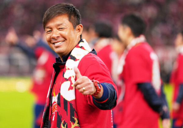 就任1年目の鬼木監督が鹿島アントラーズを復活Vに導いた（写真・アフロスポーツ）