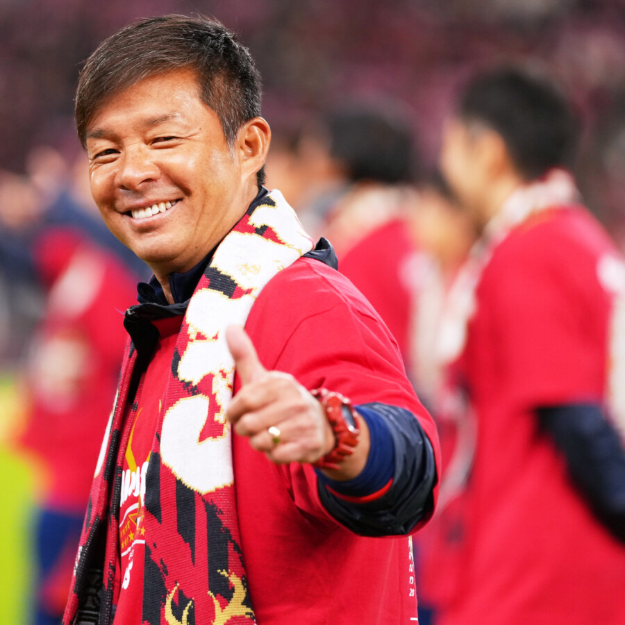 就任1年目の鬼木監督が鹿島アントラーズを復活Vに導いた(写真・アフロスポーツ)