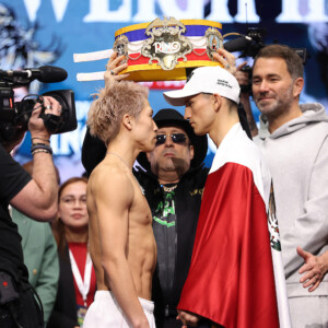 このフェイスオフの時のピカソの目が泳いでいたという（写真・Matchroom Boxing/Mark Robinson）