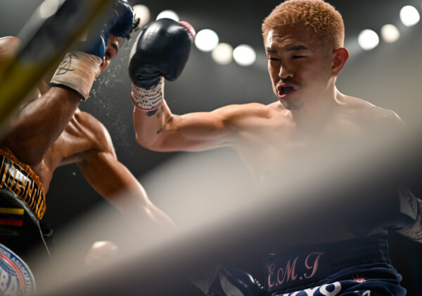 大晦日のWBA世界バンタム級挑戦者決定戦を4回KOで飾った井岡一翔。5階級制覇への扉を開いた（写真・山口裕朗）