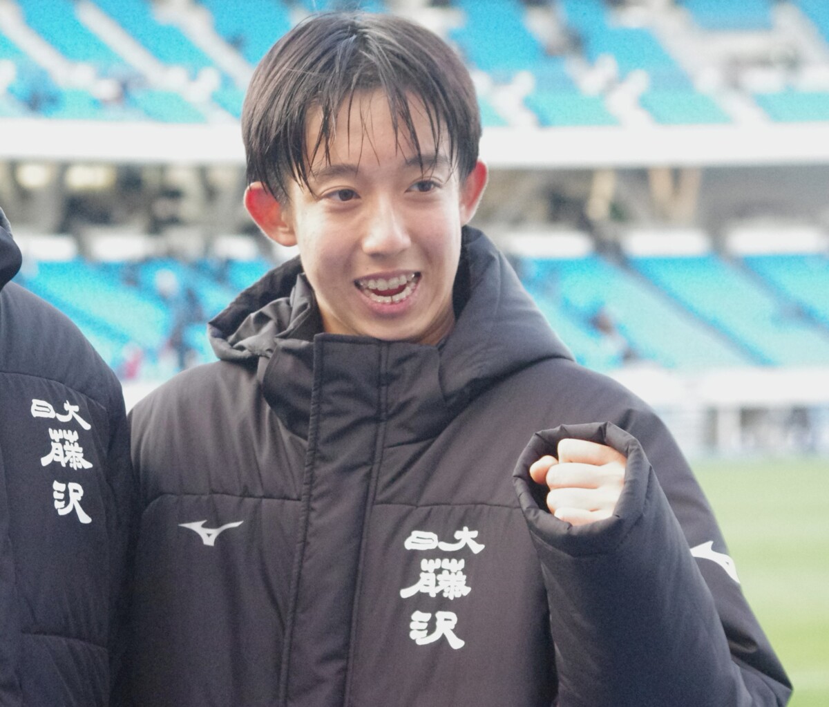 途中出場の日大藤沢の中村憲剛氏の長男・龍剛が流れを変えて決勝点へつなげた