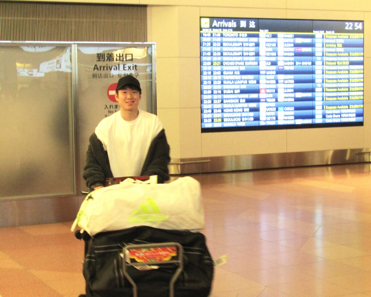 失意の世界戦中止後にドバイでリフレッシュして拳四朗が帰国した