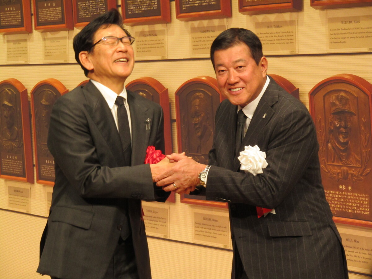 栗山英樹氏の殿堂入りを憧れの人だった原辰徳氏が祝福