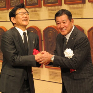 栗山英樹氏の殿堂入りを憧れの人だった原辰徳氏が祝福