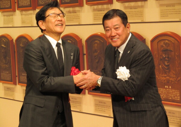 栗山英樹氏の殿堂入りを憧れの人だった原辰徳氏が祝福