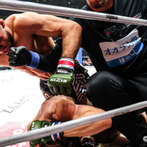朝倉未来はバックマウントを取られて滅多打ちに合う（写真・RIZIN FF)