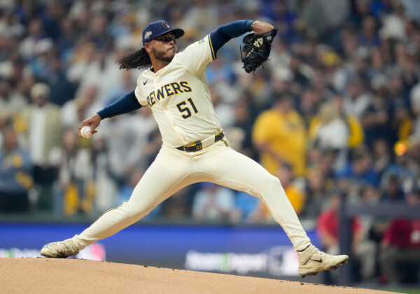 ドジャースがトレードでブリュワーズの昨季最多勝右腕のペラルタ獲得に動いているという情報に他球団ファンが怒り？！（写真・AP/アフロ）