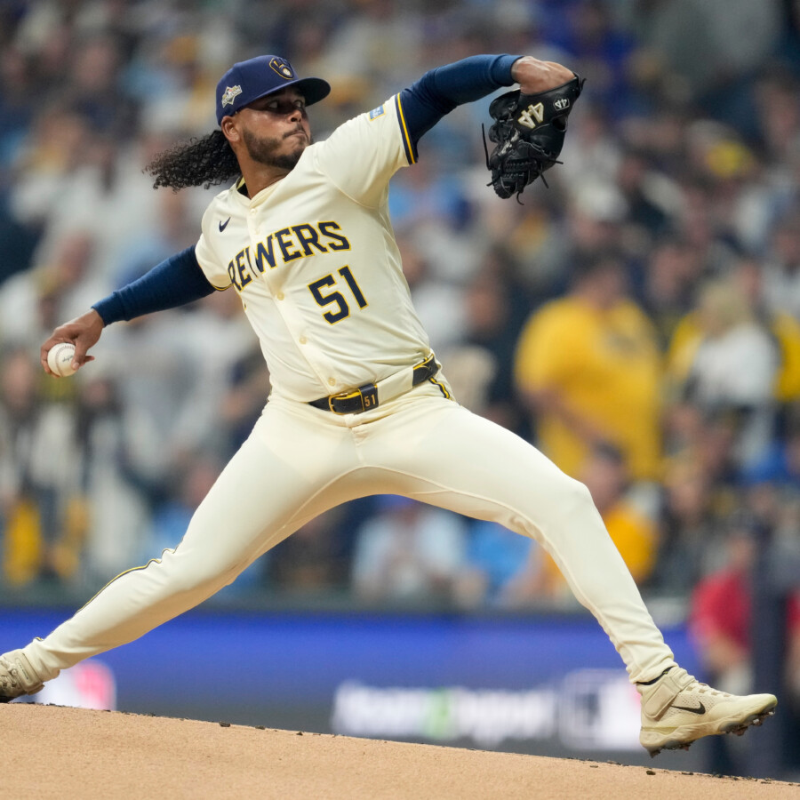 ドジャースがトレードでブリュワーズの昨季最多勝右腕のペラルタ獲得に動いているという情報に他球団ファンが怒り？！（写真・AP/アフロ）