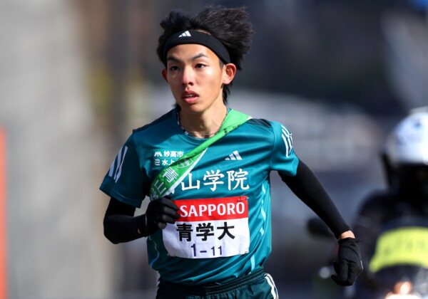 青学大の5区に抜擢された黒田朝日が4人抜きの区間新の激走で往路Ｖを果たし「シン・山の神」襲名を宣言した（写真・アフロ）