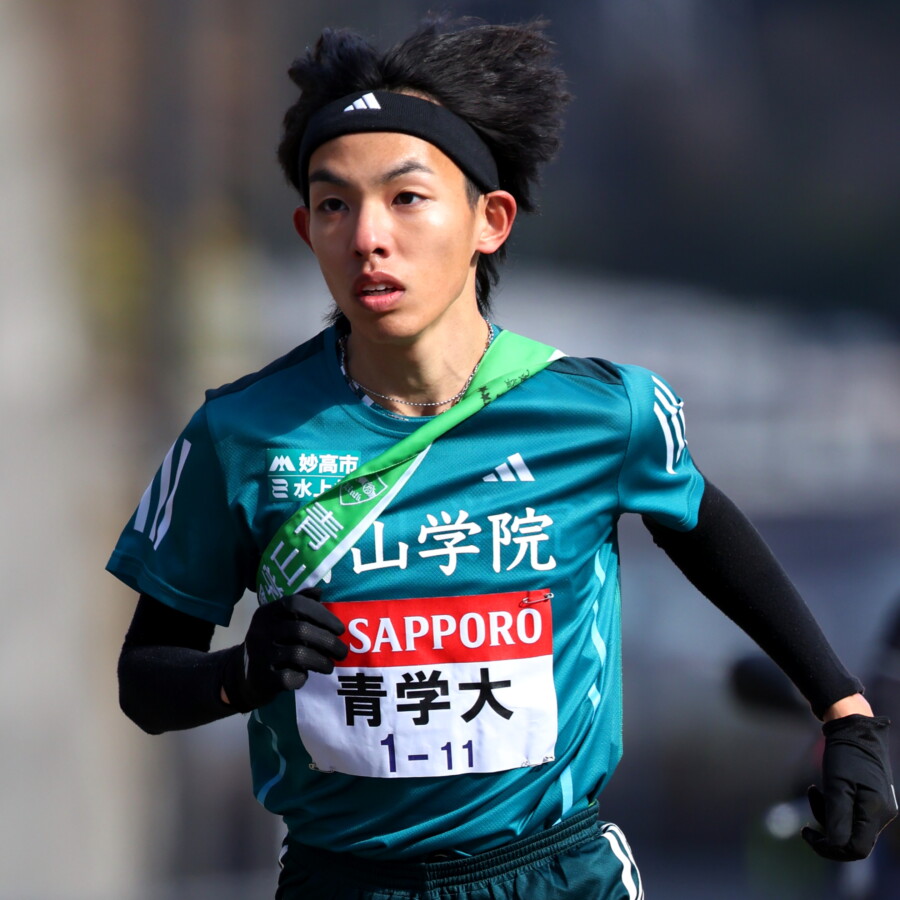 青学大の5区に抜擢された黒田朝日が4人抜きの区間新の激走で往路Ｖを果たし「シン・山の神」襲名を宣言した（写真・アフロ）