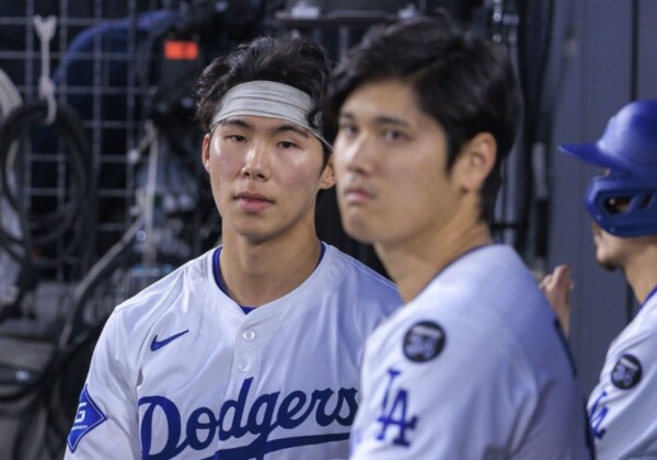 ドジャースのカイル・タッカー獲得の余波を受けることになりそうなキム・ヘソン（左）。韓国ファンは複雑な思いだ（写真：ZUMA Press/アフロ）