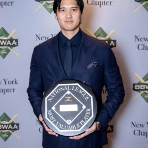 大谷翔平が全米野球記者協会のMVP表彰式と晩餐会に出席した（ドジャース公式Xより）