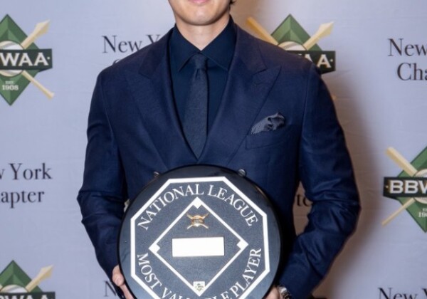 大谷翔平が全米野球記者協会のMVP表彰式と晩餐会に出席した（ドジャース公式Xより）