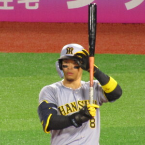 阪神の佐藤輝明がキャンプイン直前に総額5億円で契約更改を終えた