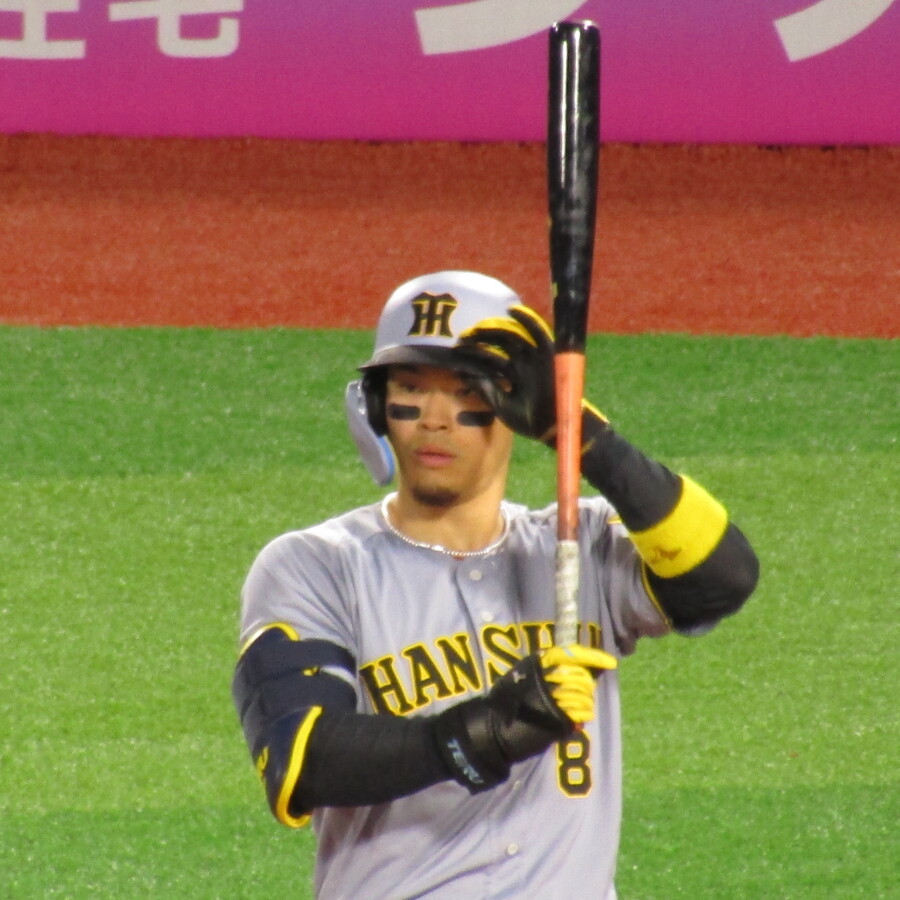 阪神の佐藤輝明がキャンプイン直前に総額5億円で契約更改を終えた