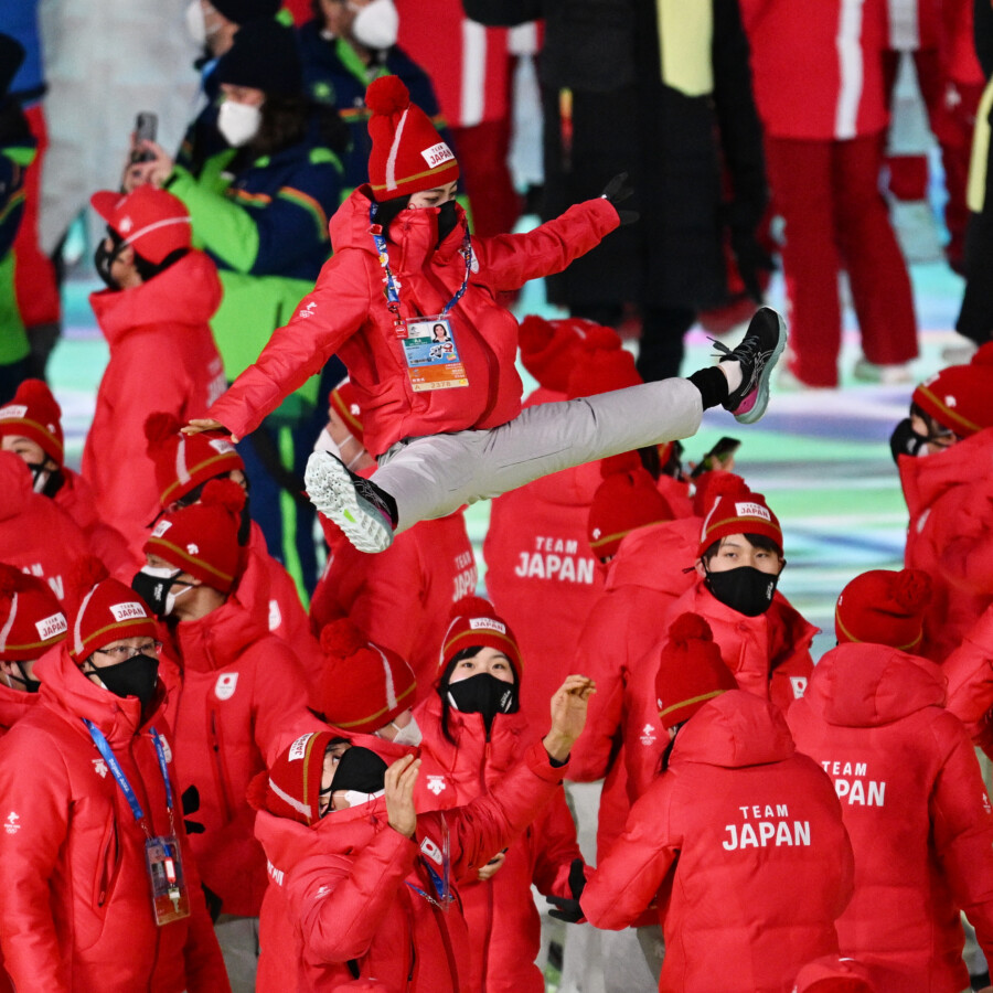 閉会式では“りくりゅうペア”がリフトで入場して盛り上げた（写真：松尾/アフロスポーツ）