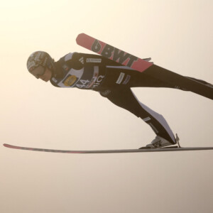 北京五輪男子ラージヒルの金メダルストであるノルウェーのマリウス・リンヴィクが停止処分を受けたのが疑惑の引き金となった（写真・ロイター/アフロ）