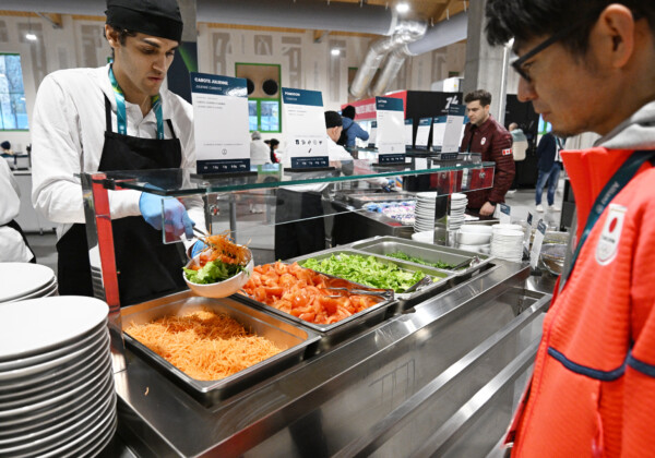 グルメ大国ミラノの選手村の食事は？（写真：松尾/アフロスポーツ）