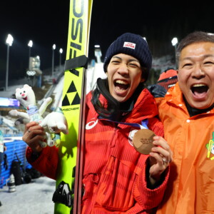 ミラノ五輪ジャンプ男子ノーマルヒルで“同点”銅メダルを獲得した二階堂と元日本代表だった父の学さん（写真・スポーツ報知/アフロ）